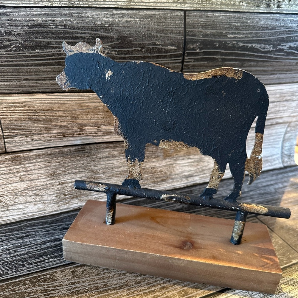 Foreside Home & Garden Distressed Black and Brown Bull Sculpture